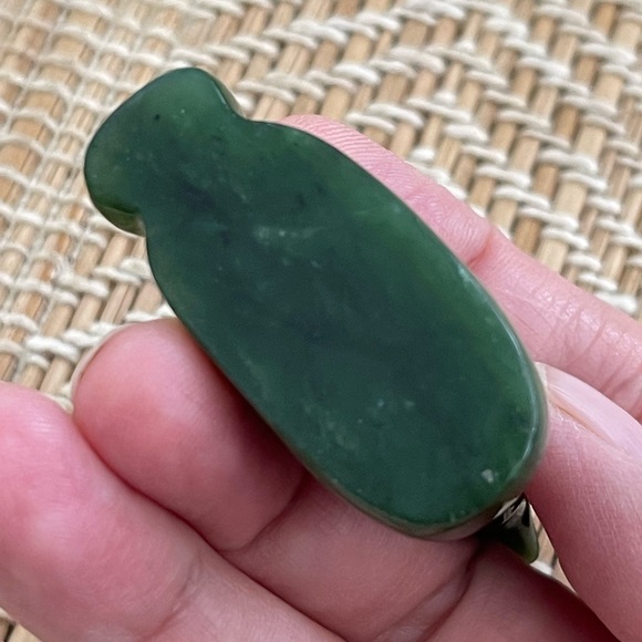 Natural nephrite jade hand-carved large sea lion seal ornament - Picture 4 of 5